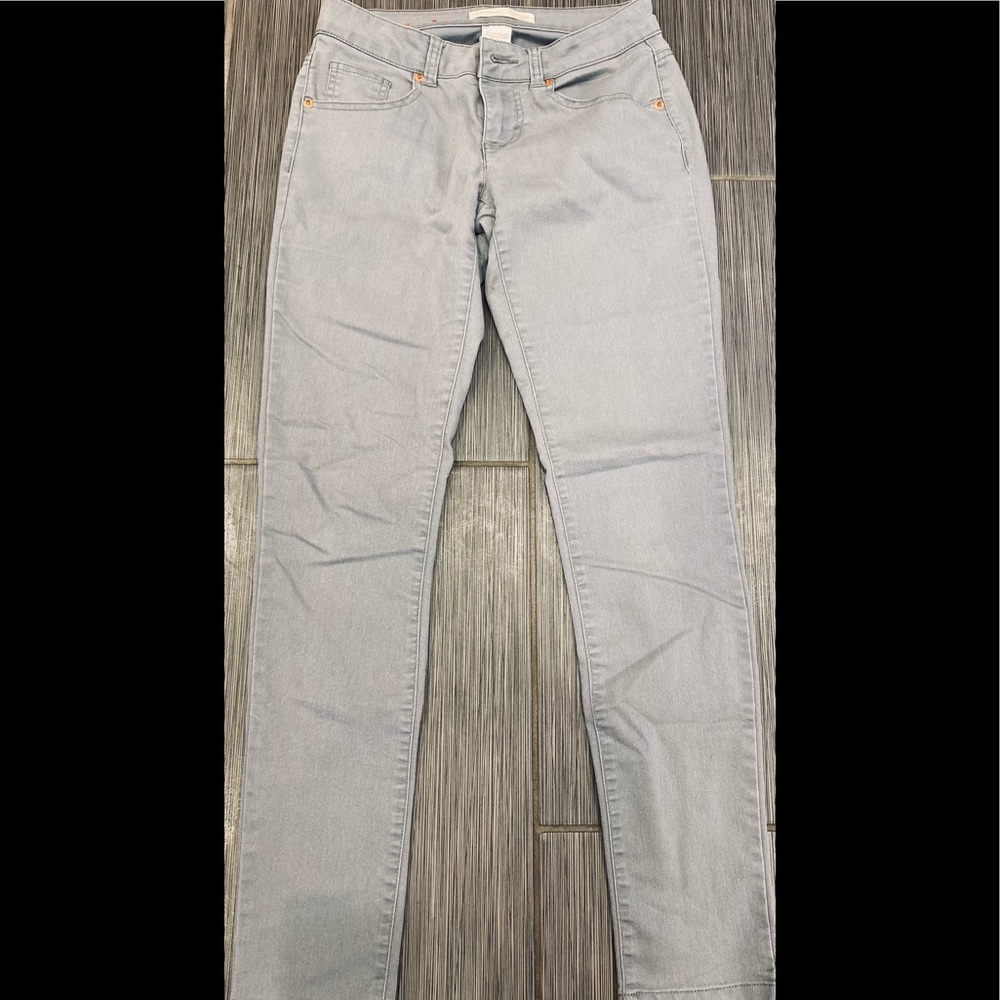 No Boundaries Jeans. Size 3. Light Grey.